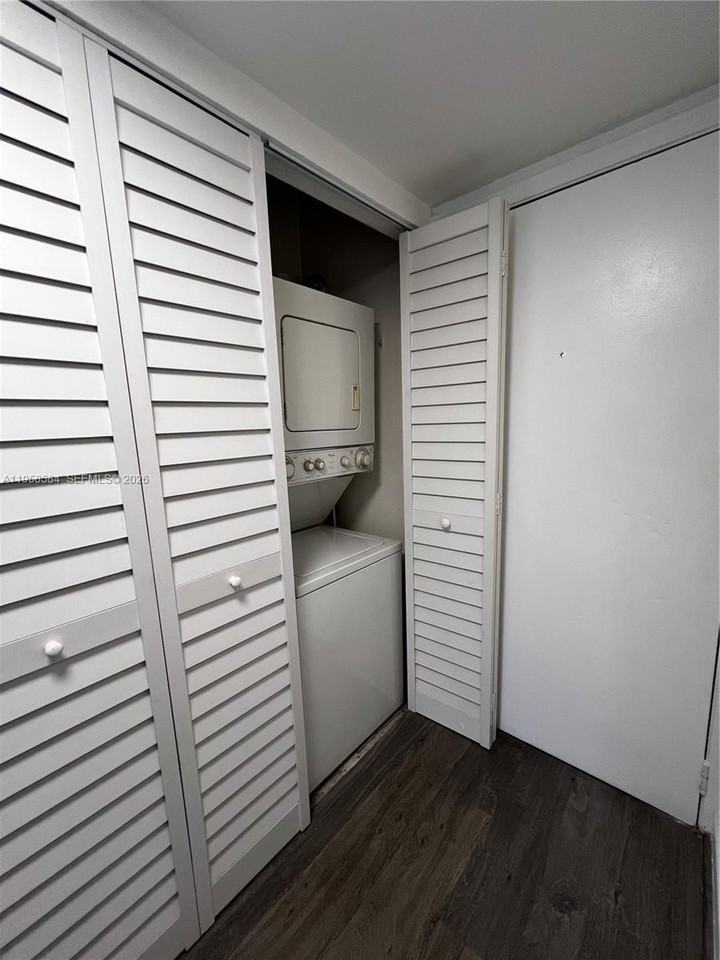 158 Nw 92nd Ave #102 - Photo 5 of 16