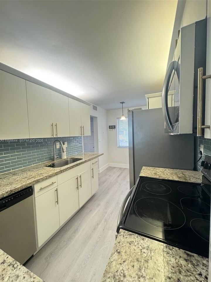 163 Lakeview Dr #204 - Photo 2 of 21