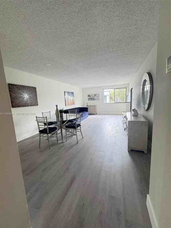 163 Lakeview Dr #204 - Photo 3 of 21