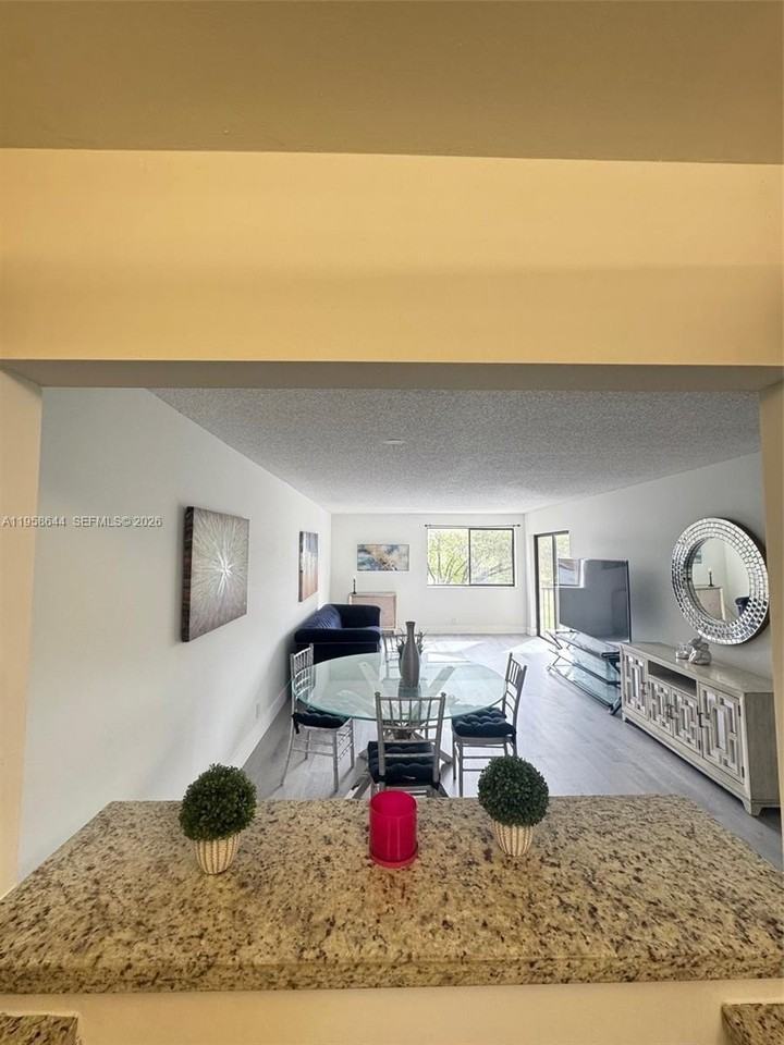 163 Lakeview Dr #204 - Photo 5 of 21