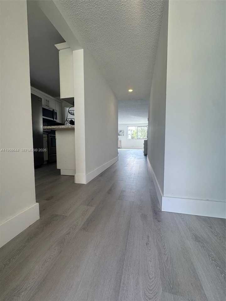 163 Lakeview Dr #204 - Photo 6 of 21