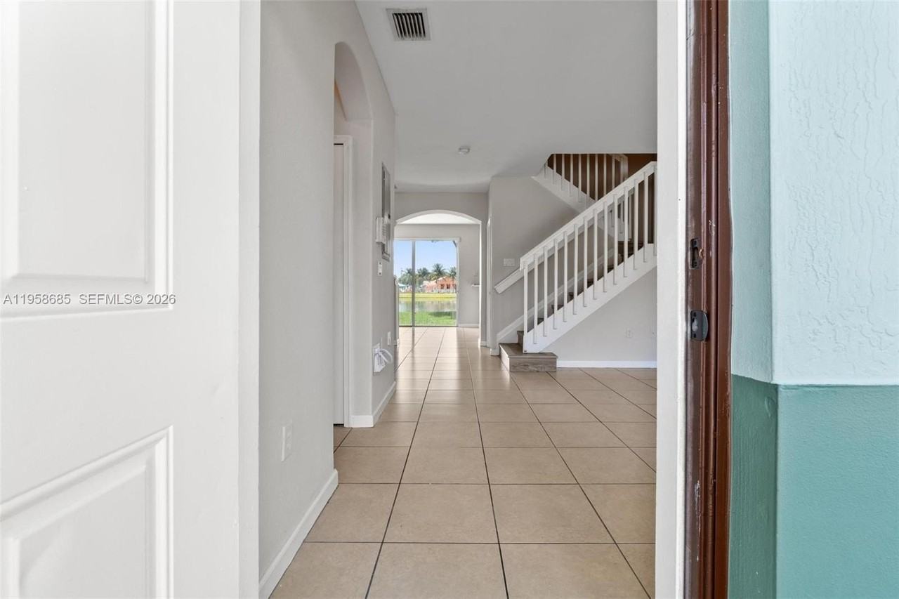 1458 Se 24th Ct #353 - Photo 3 of 41