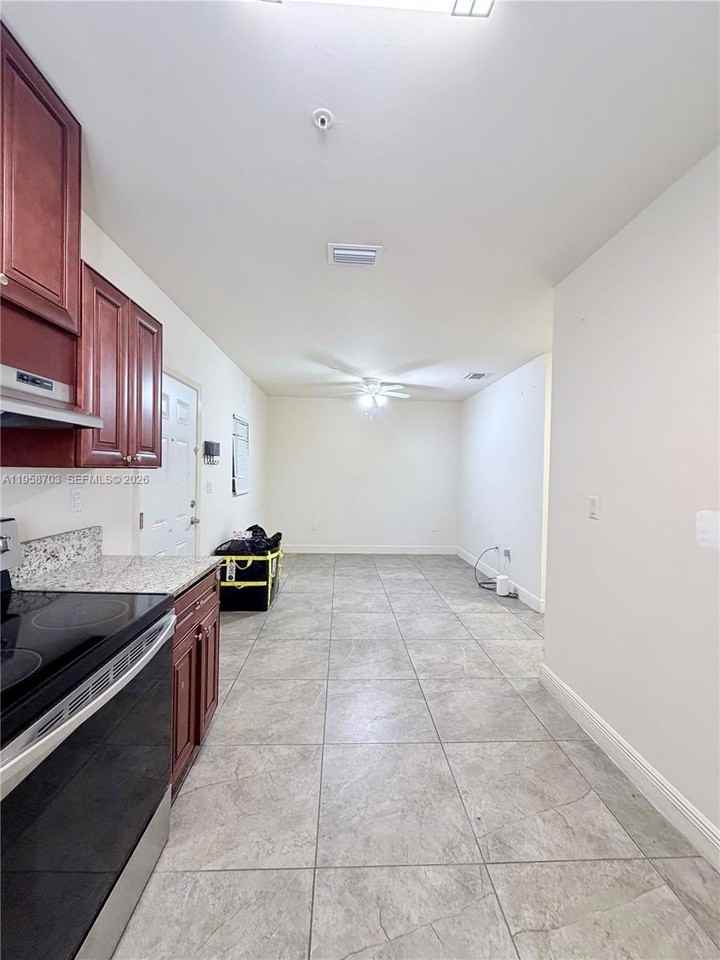 1830 Nw 1st St #3 - Photo 6 of 23