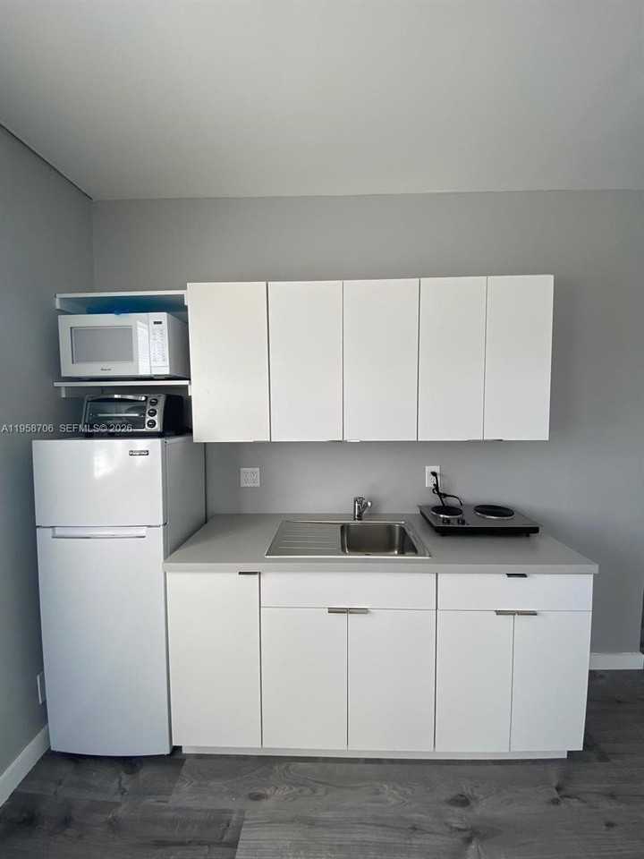 2126 Nw Flagler Ter #6 - Photo 3 of 5