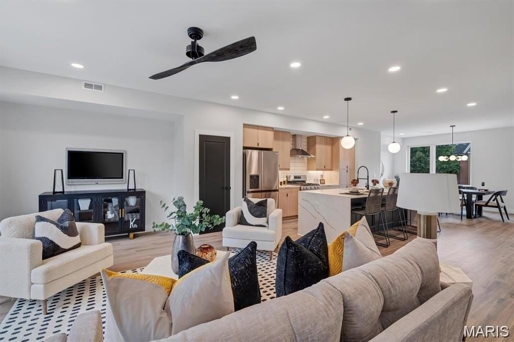 513 Whittier St - Photo 5 of 22