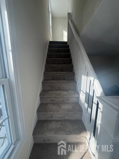 66 Lincoln Ave - Photo 5 of 10