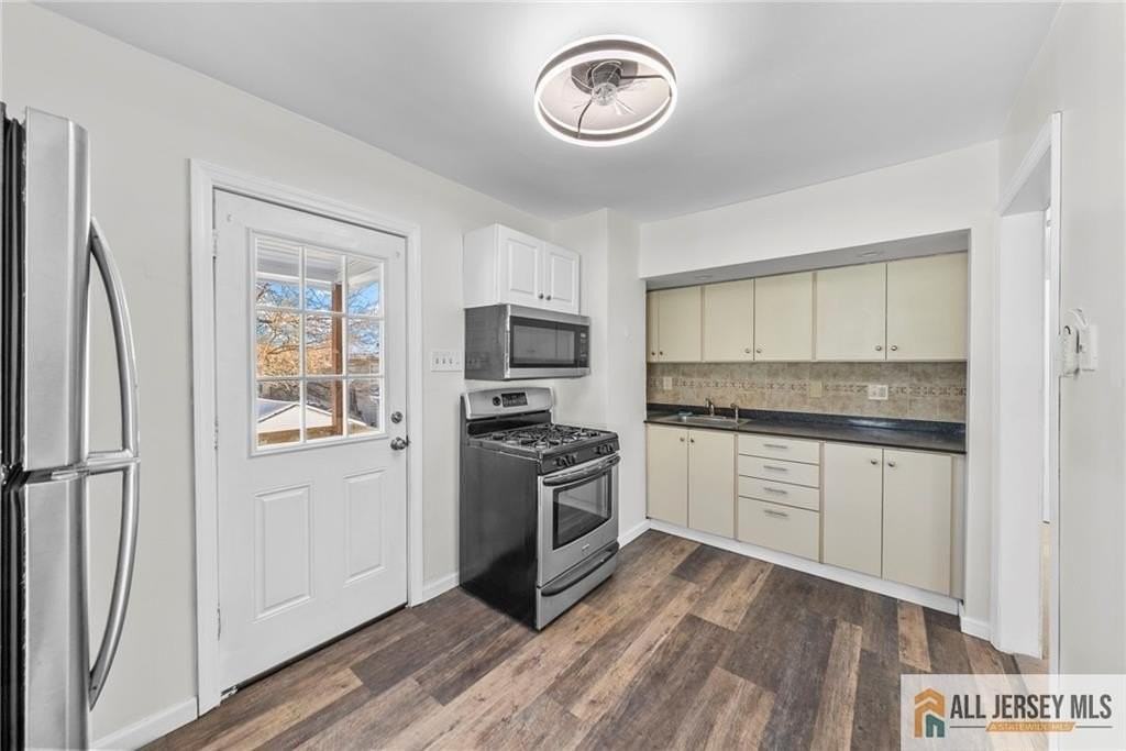 34 Maple Ave #2 - Photo 5 of 9