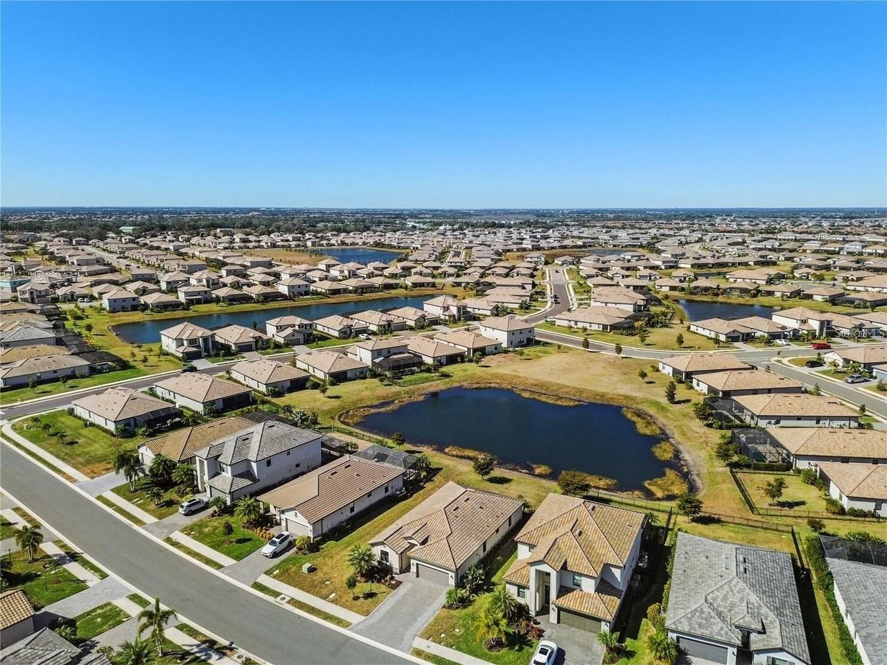 15719 Islandwalk Ave - Photo 4 of 50