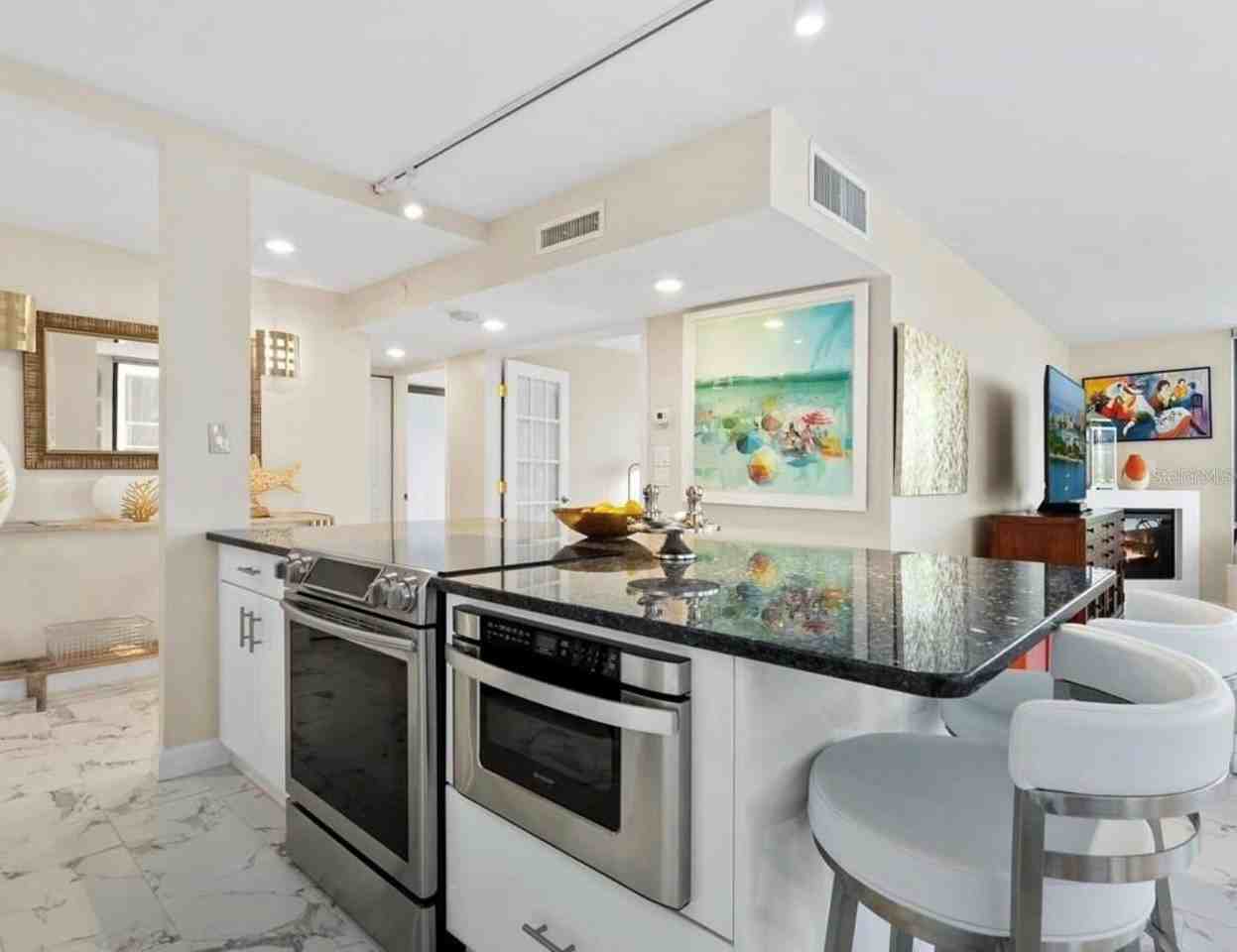 707 S Gulfstream Ave #301 - Photo 7 of 35