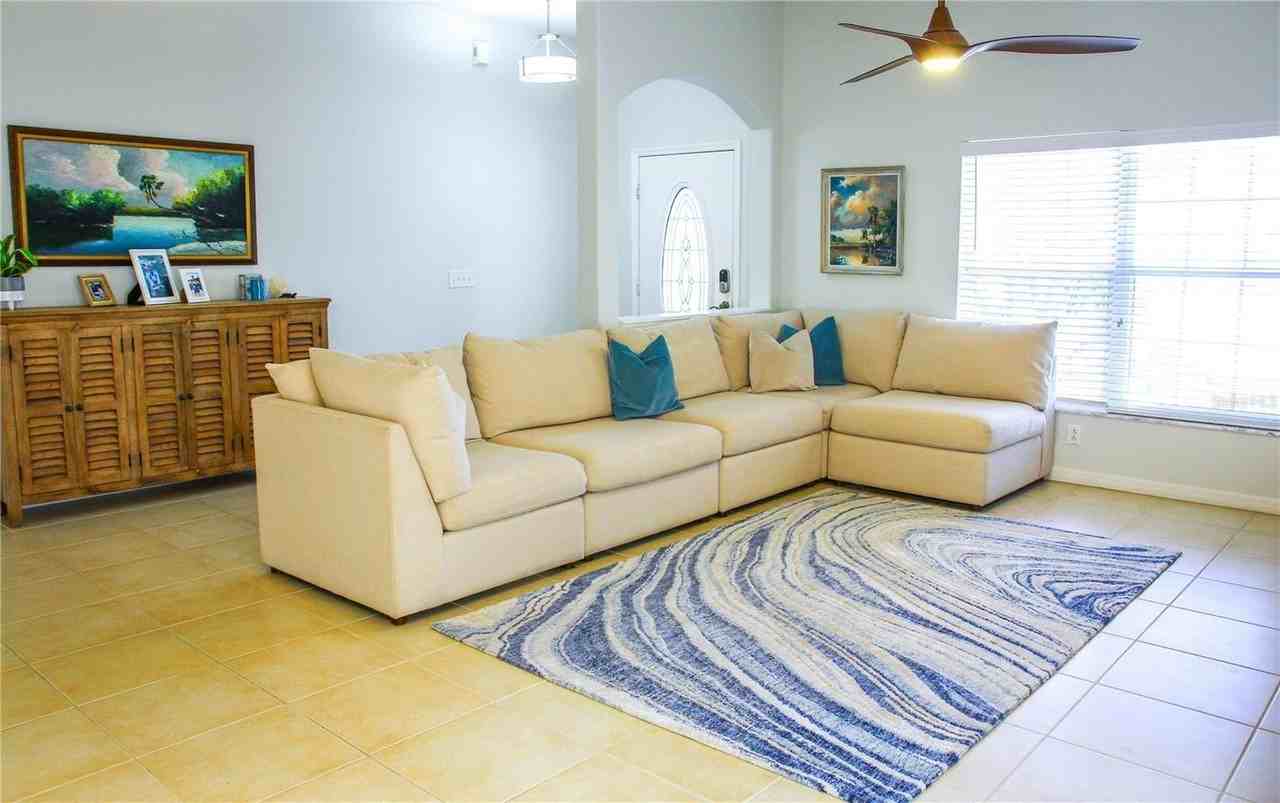 4015 Kingsfield Dr - Photo 2 of 31