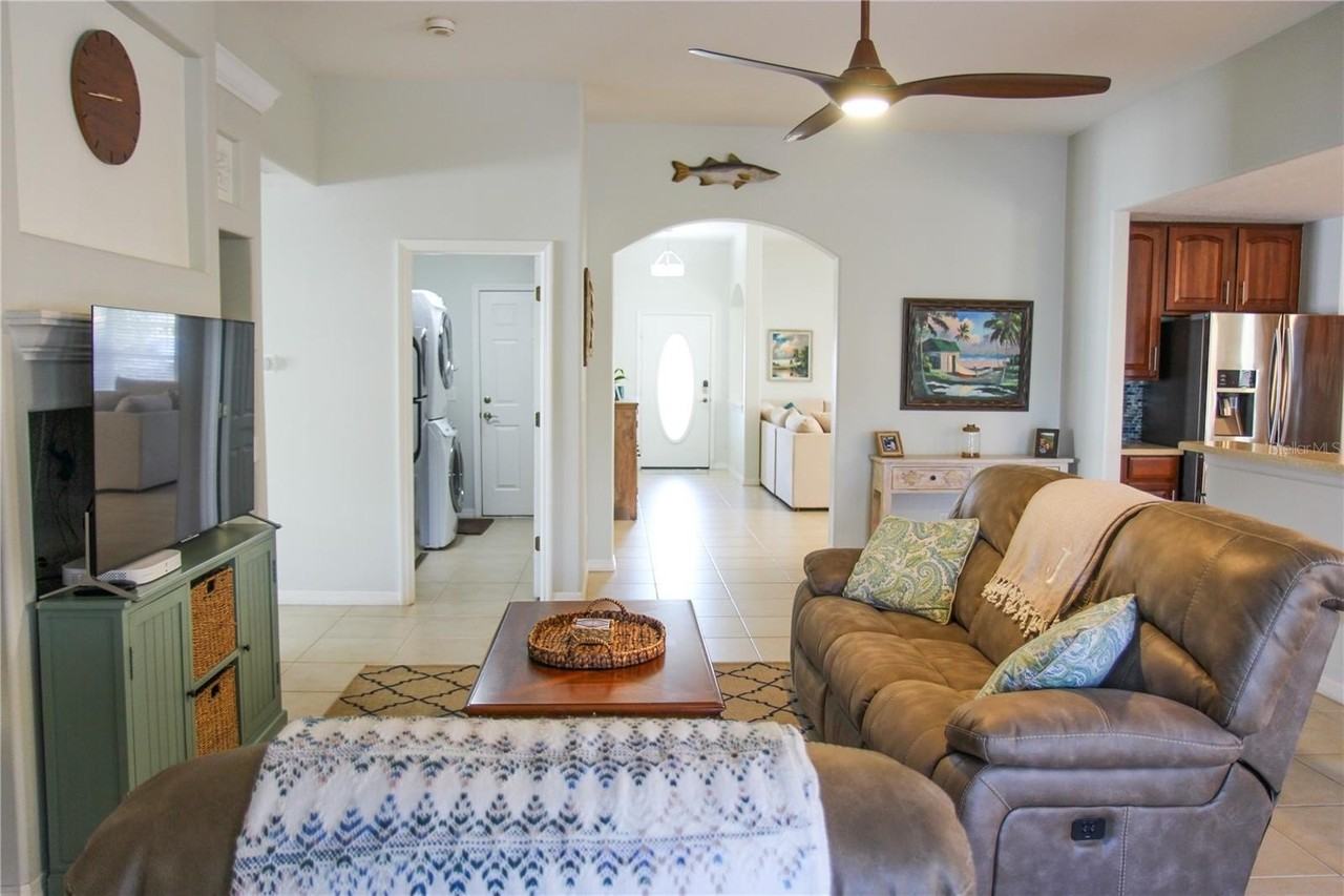 4015 Kingsfield Dr - Photo 4 of 31