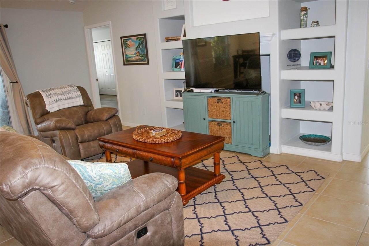 4015 Kingsfield Dr - Photo 5 of 31