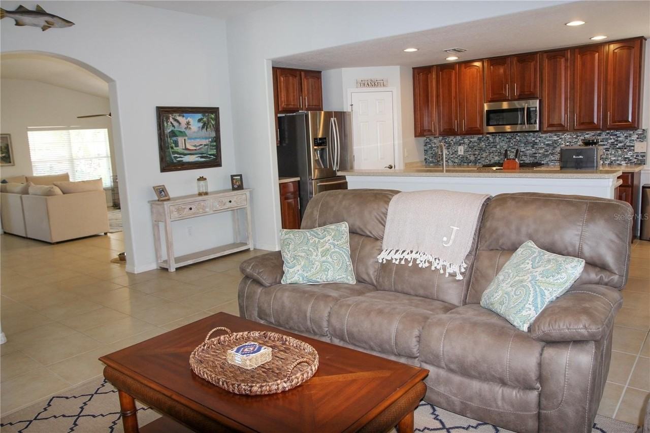 4015 Kingsfield Dr - Photo 6 of 31