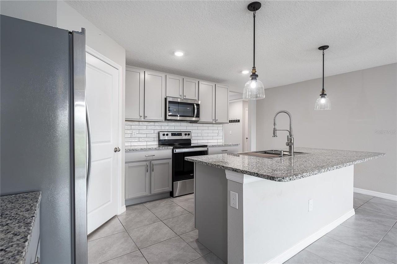 12143 Kingsley Trl - Photo 5 of 37