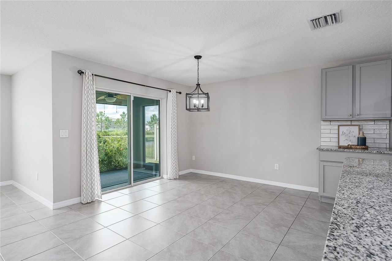 12143 Kingsley Trl - Photo 7 of 37