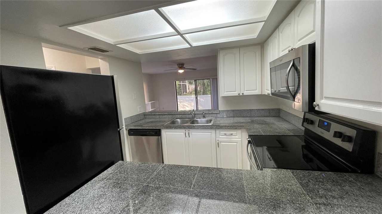 892 Sunridge Dr #892 - Photo 7 of 37