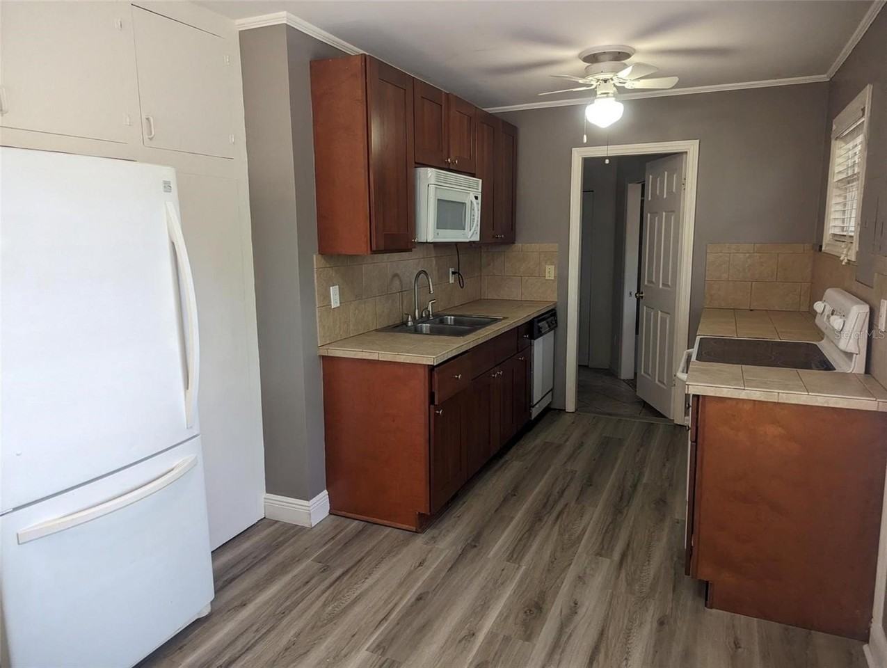 1368 S Shade Ave - Photo 3 of 9