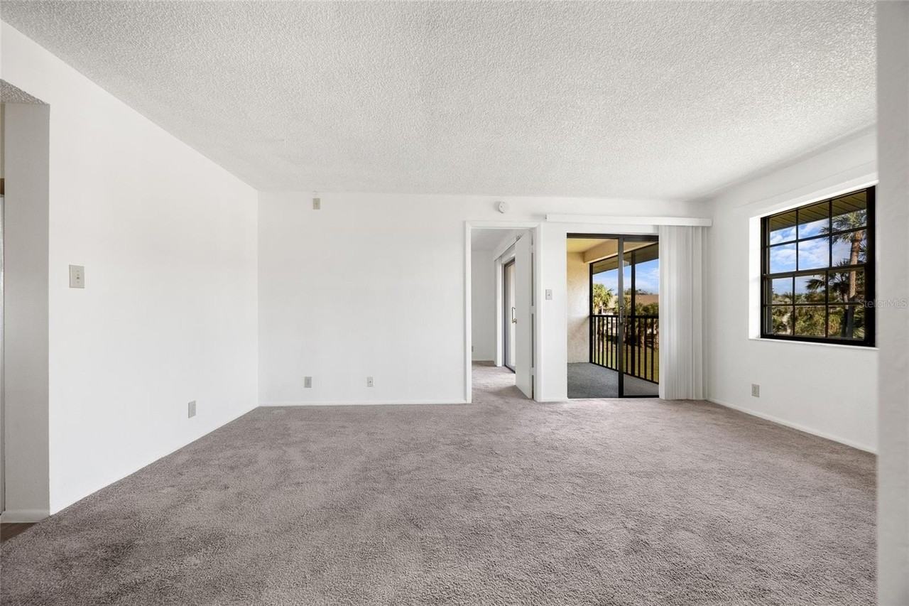 19505 Quesada Ave - Photo 4 of 32