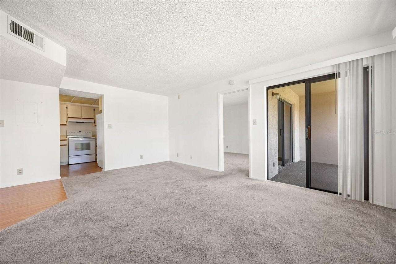 19505 Quesada Ave - Photo 5 of 32