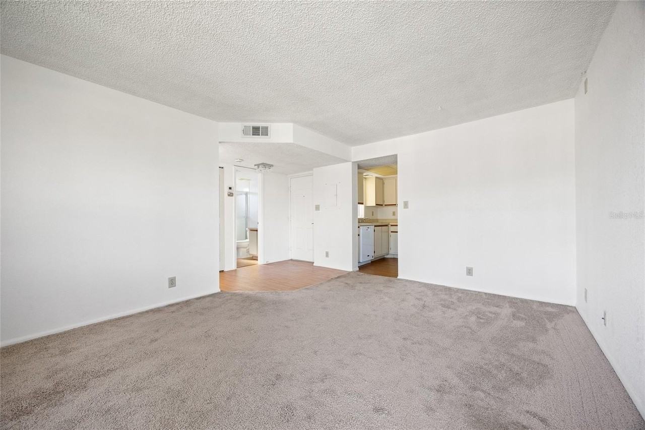 19505 Quesada Ave - Photo 6 of 32