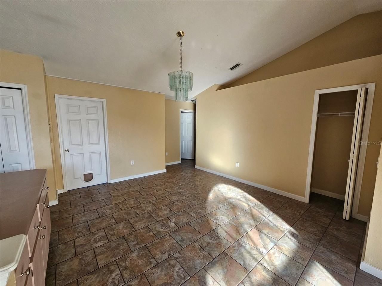 2940 Dupont St - Photo 3 of 13