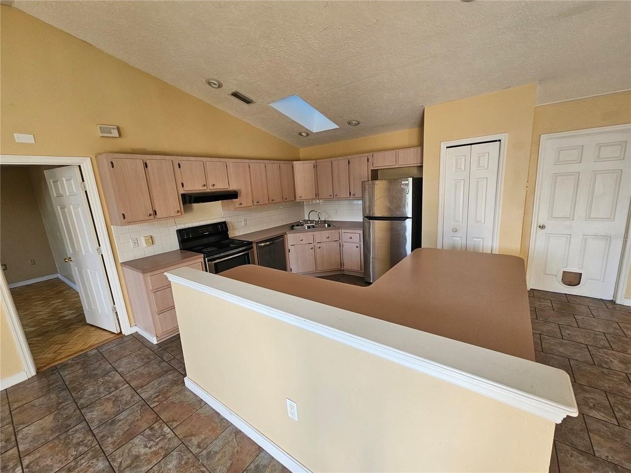 2940 Dupont St - Photo 4 of 13