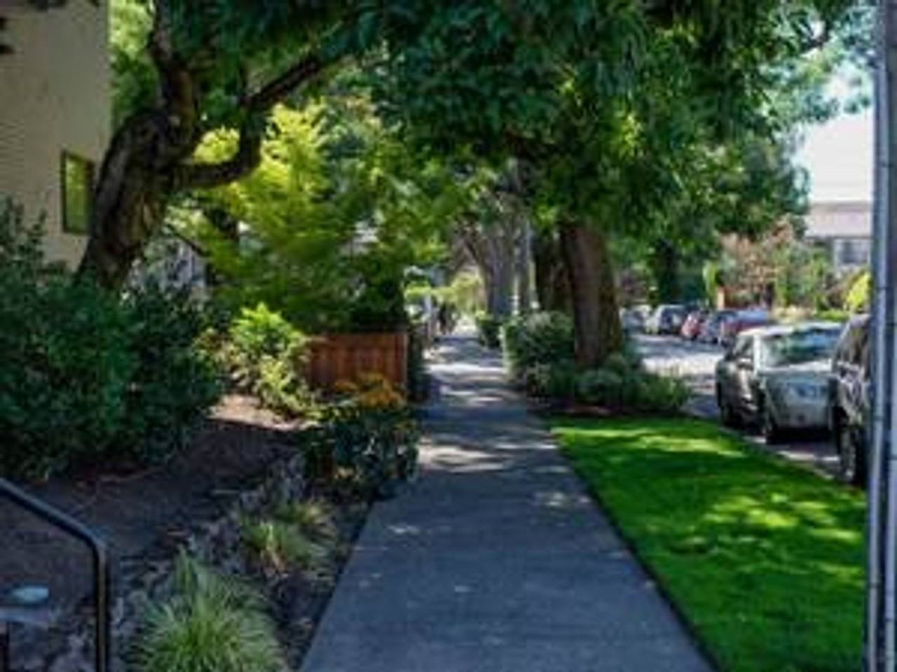 2027 Ne Hancock St - Photo 2 of 14