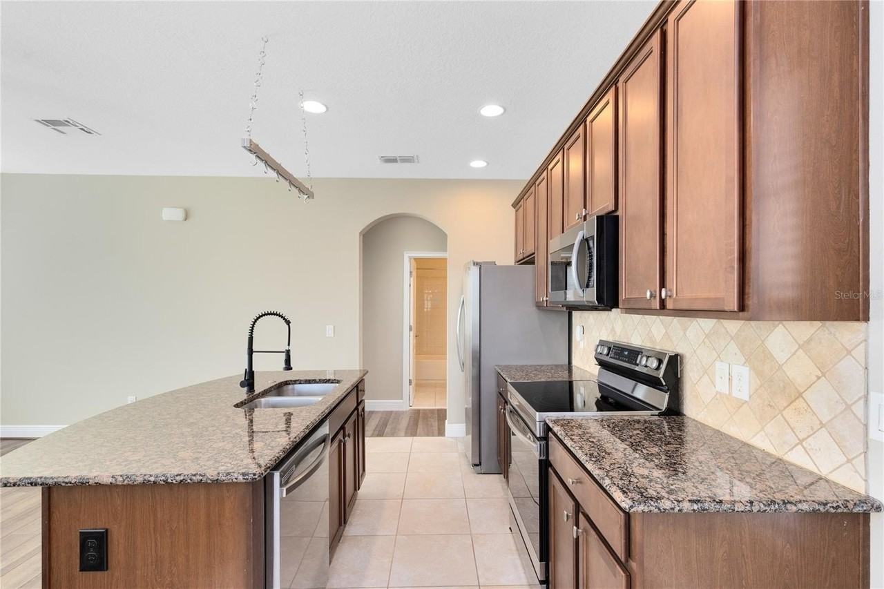 13787 Eliot Ave - Photo 5 of 24