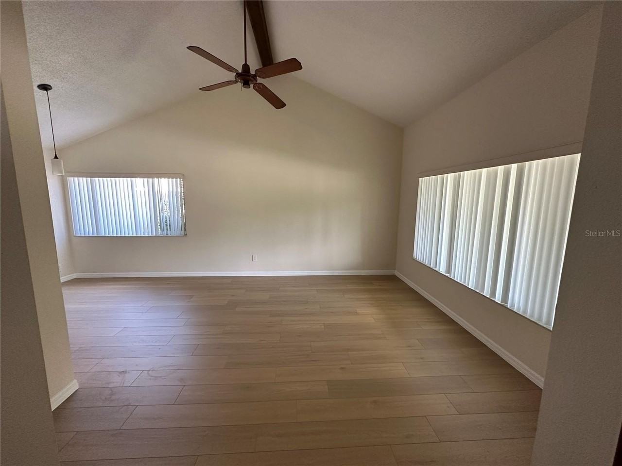 852 Woodside Rd - Photo 2 of 20