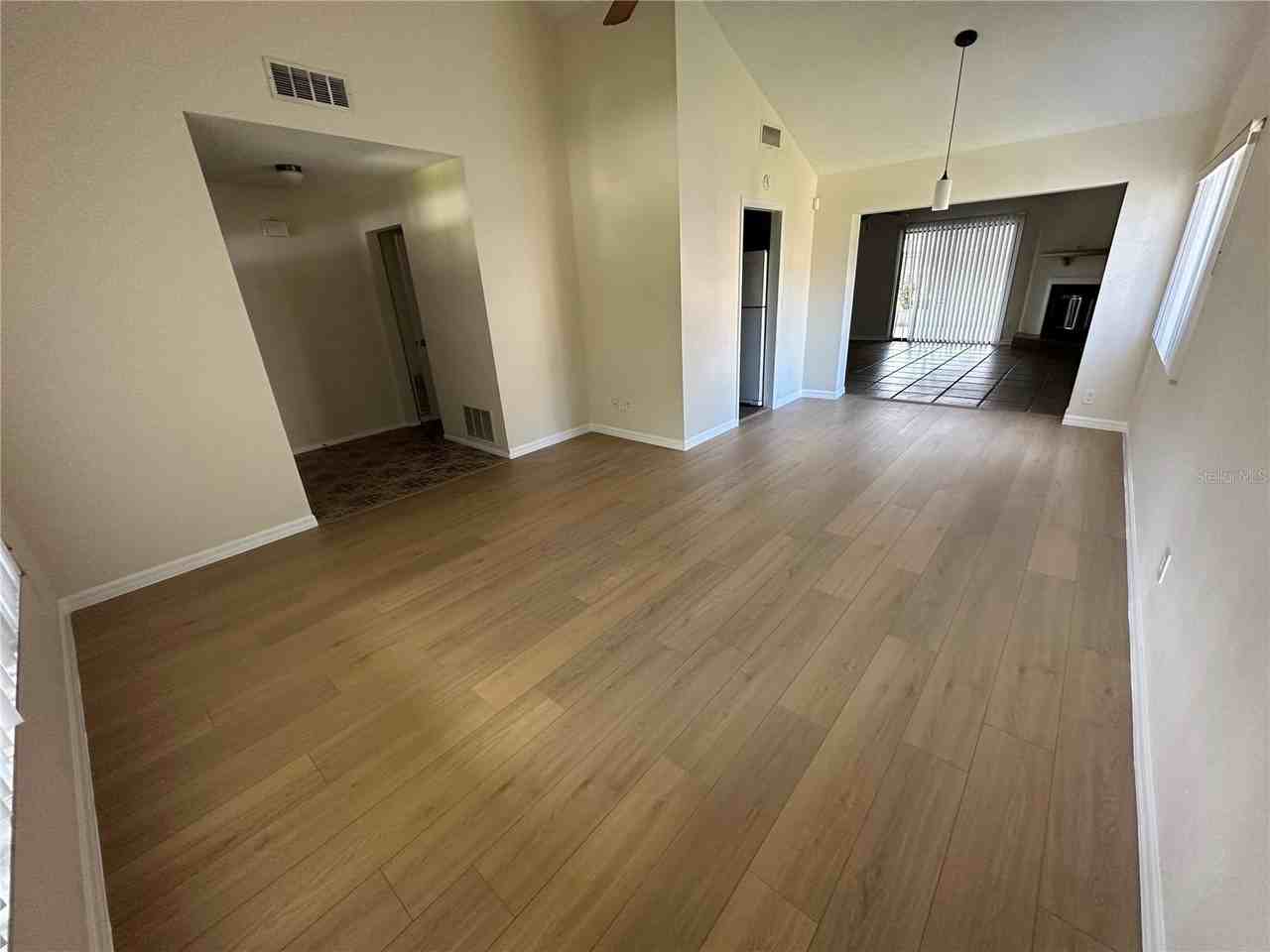 852 Woodside Rd - Photo 4 of 20