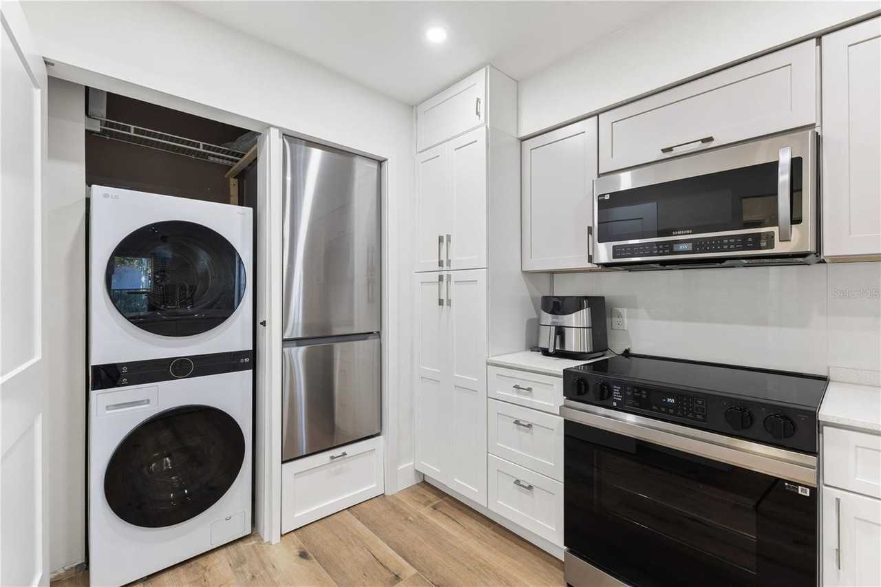 5606 Blue Shadows Ct #10 - Photo 3 of 31