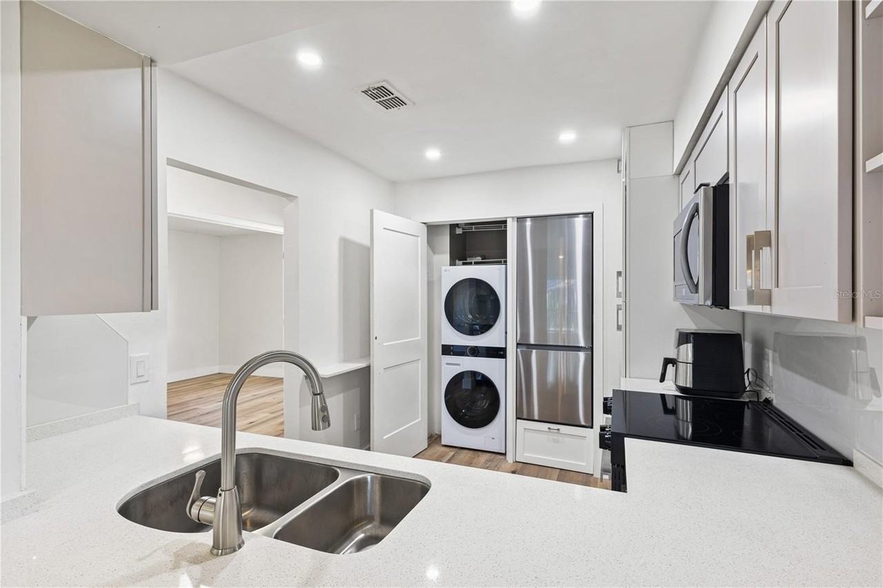 5606 Blue Shadows Ct #10 - Photo 4 of 31