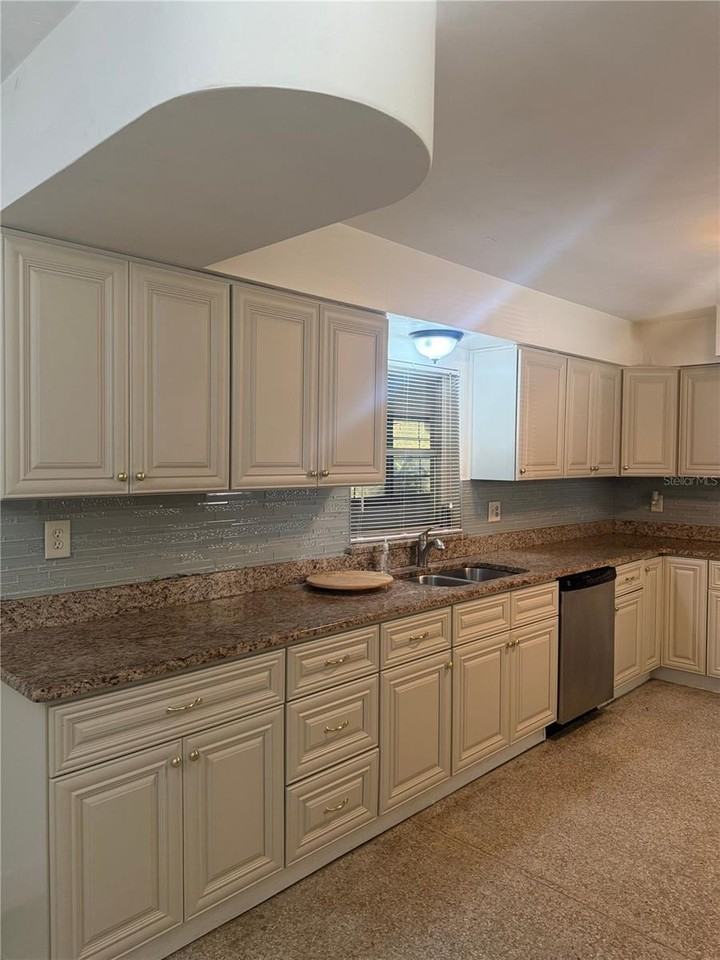 206 Robin Rd - Photo 7 of 23