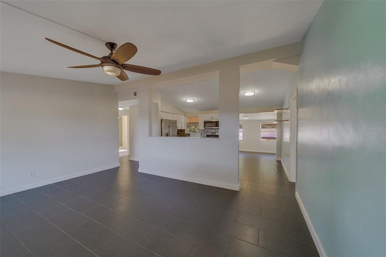 11128 116th St - Photo 3 of 50