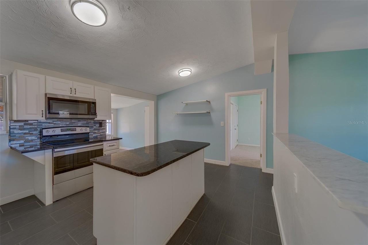 11128 116th St - Photo 6 of 50