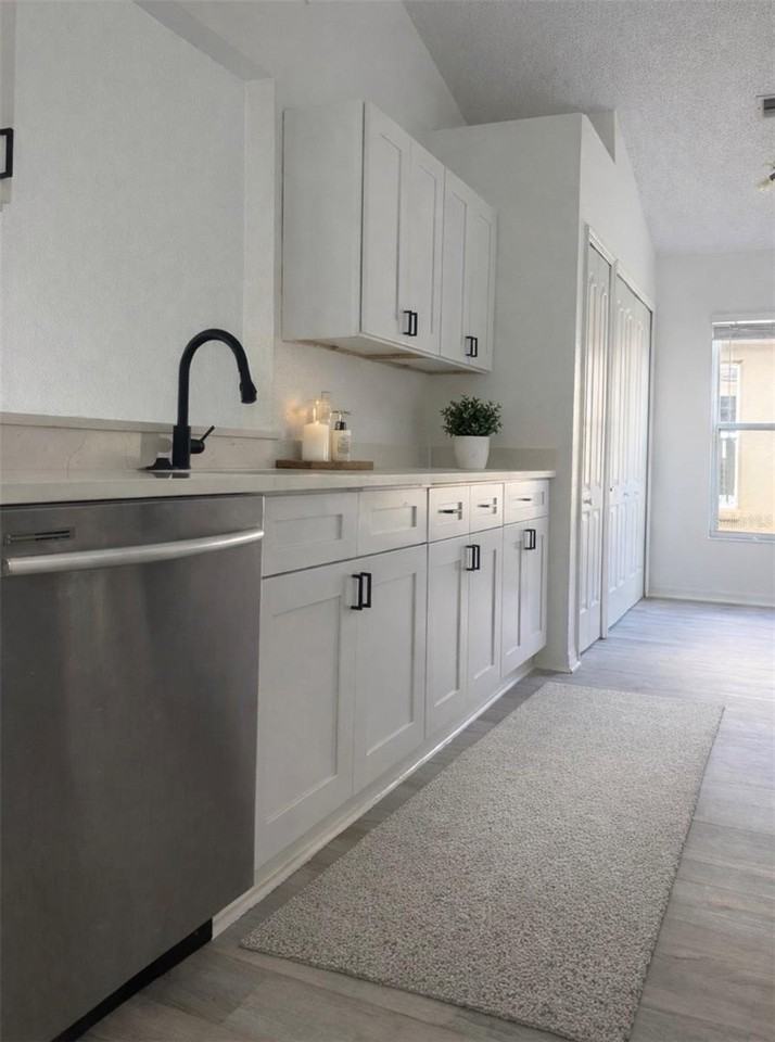 12605 Midpointe Dr - Photo 6 of 25