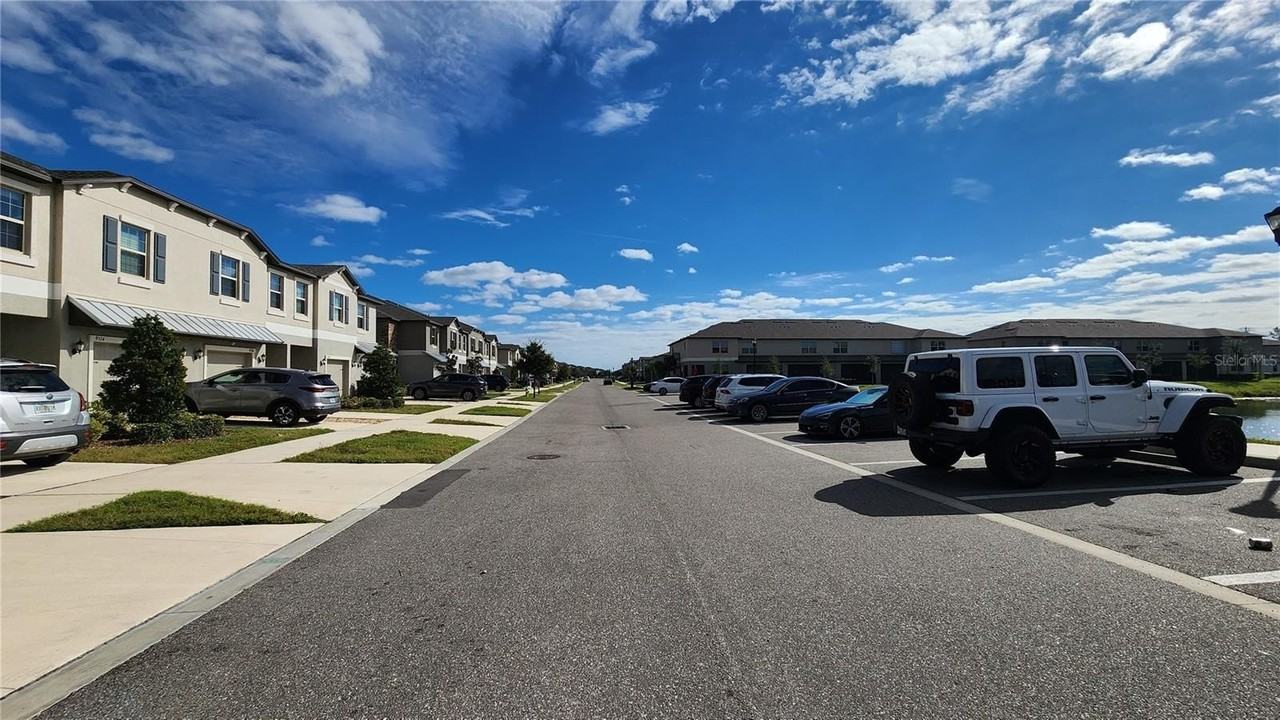 9516 Pembrooke Pines Dr - Photo 4 of 50