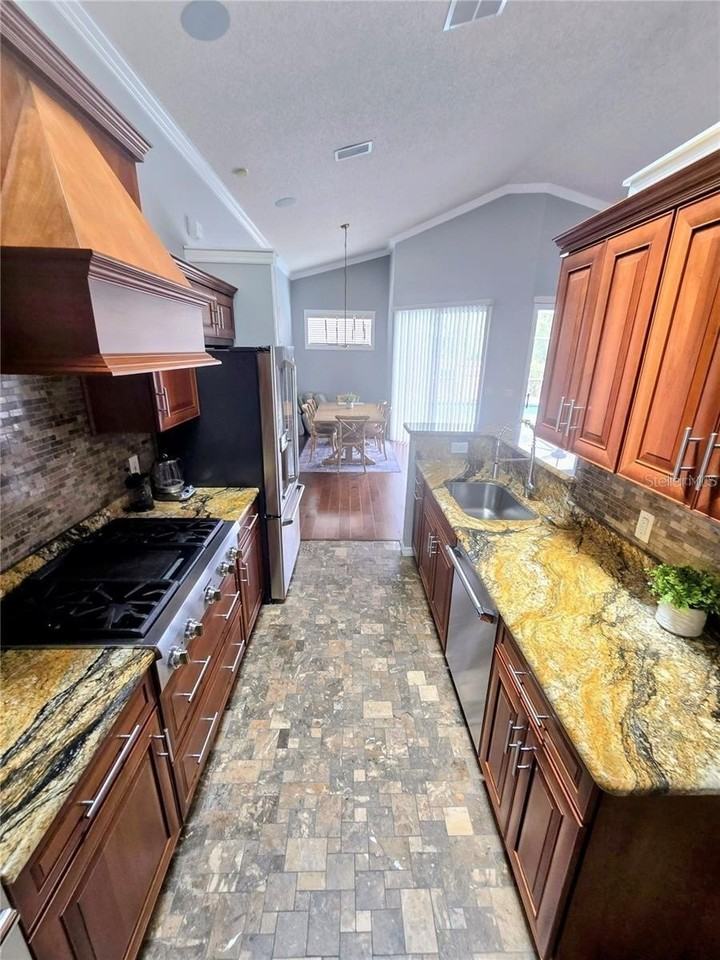 1028 Tradewinds Dr - Photo 3 of 15