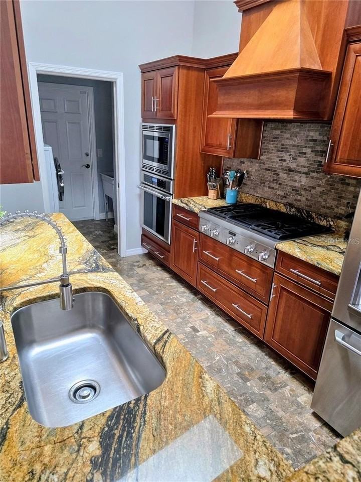 1028 Tradewinds Dr - Photo 4 of 15