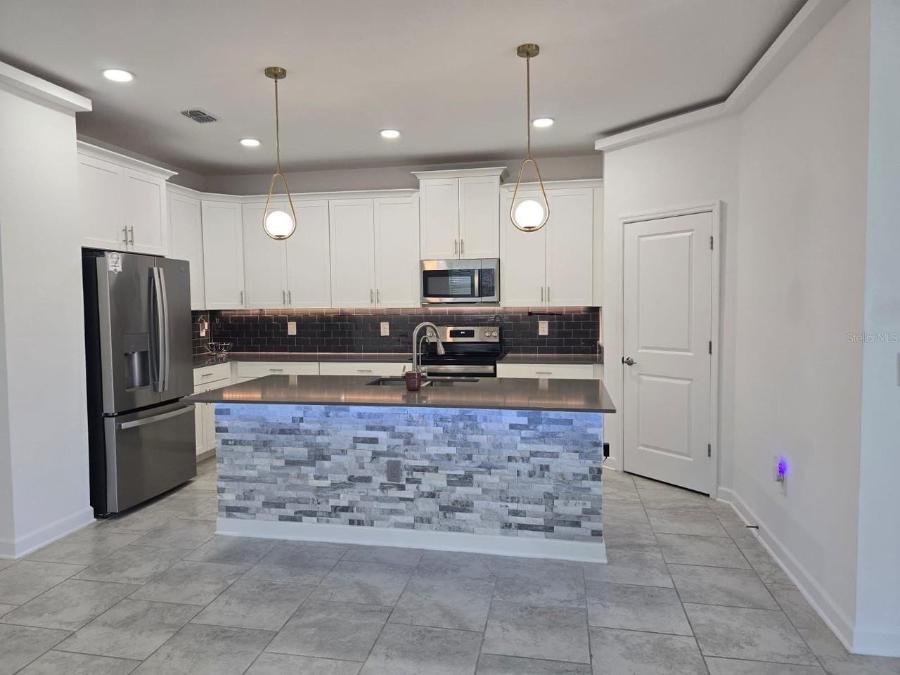 3071 Camden Way - Photo 5 of 44