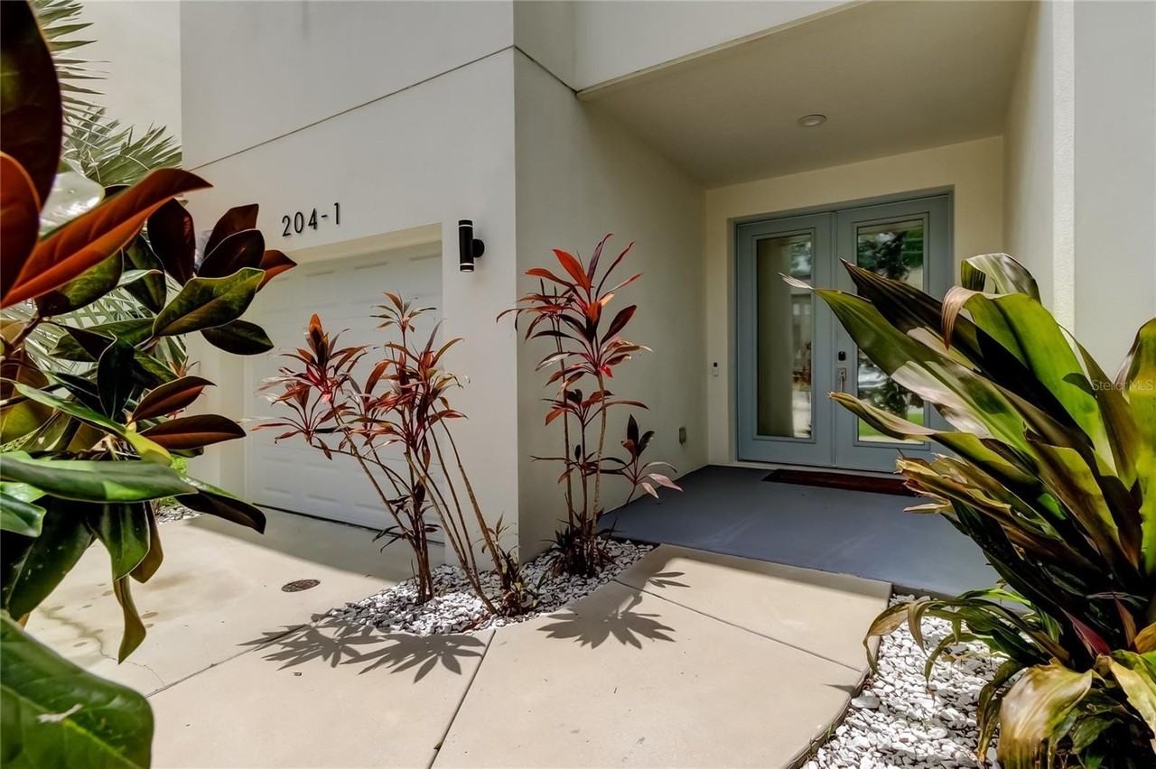 204 N Manhattan Ave #1 - Photo 3 of 30