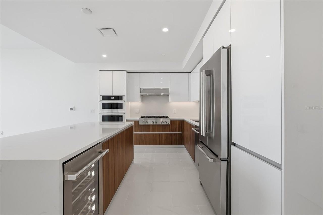 400 Central Ave #1002 - Photo 7 of 50