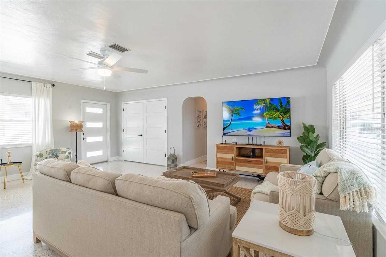 1473 Durling Dr S - Photo 4 of 26