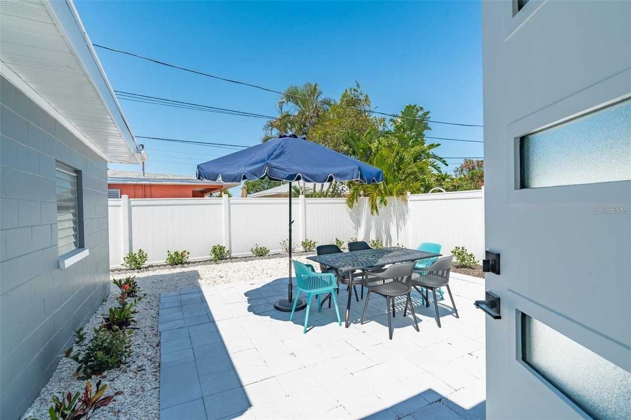 1473 Durling Dr S - Photo 5 of 26