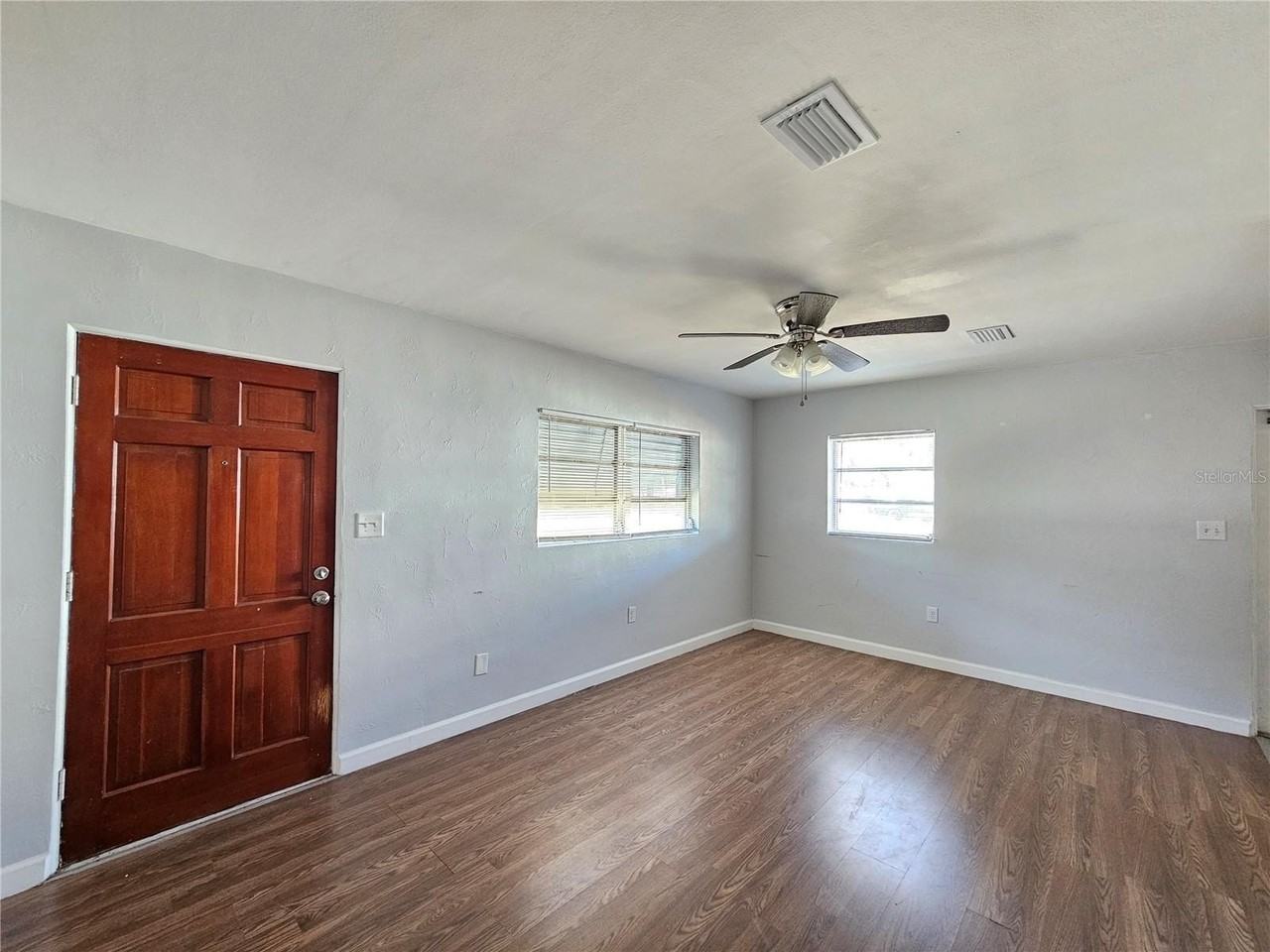 3219 Decatur Ave - Photo 4 of 19