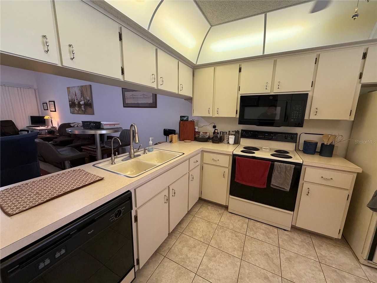 10512 Millriver Dr - Photo 5 of 18