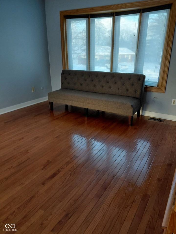 4454 Greenmeadow Cir - Photo 2 of 7