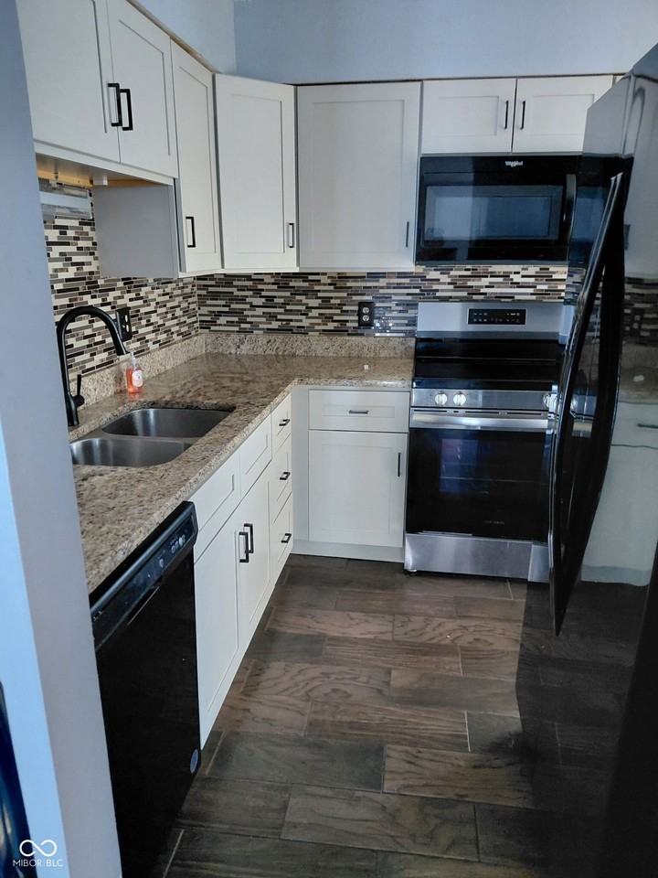 4454 Greenmeadow Cir - Photo 4 of 7