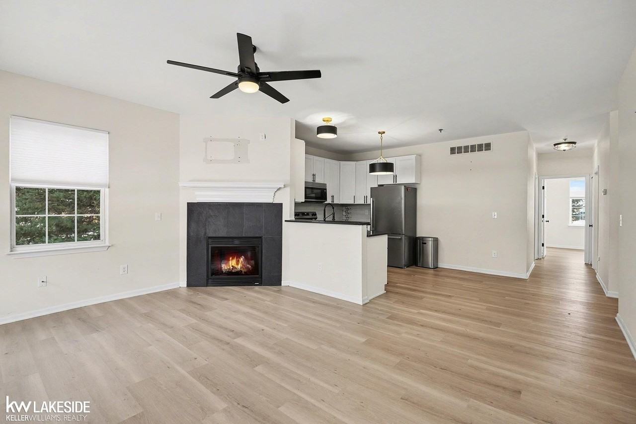 43163 Strand Dr - Photo 4 of 15