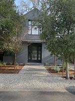 featured image of 829 La Para Ave